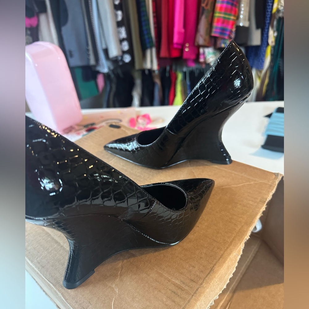 New with tags, Steve Madden funky heel